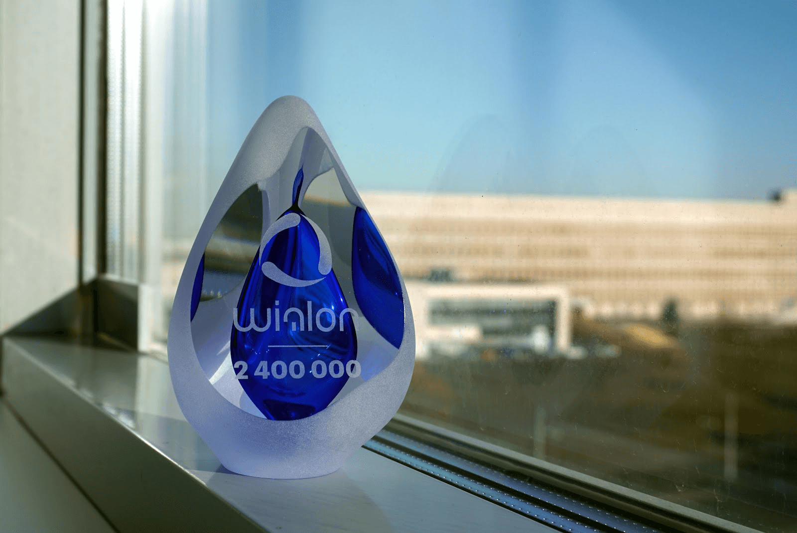 Юбилейная статуэтка-капля Wialon 2 400 000