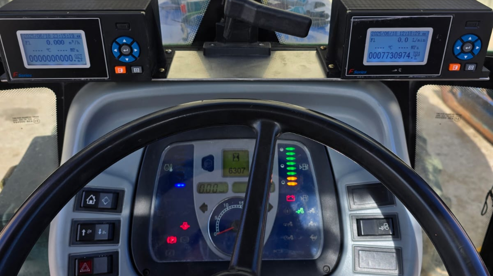 Separate Displays Show the Application Rate for the Left and Right Sides of the Sprayer