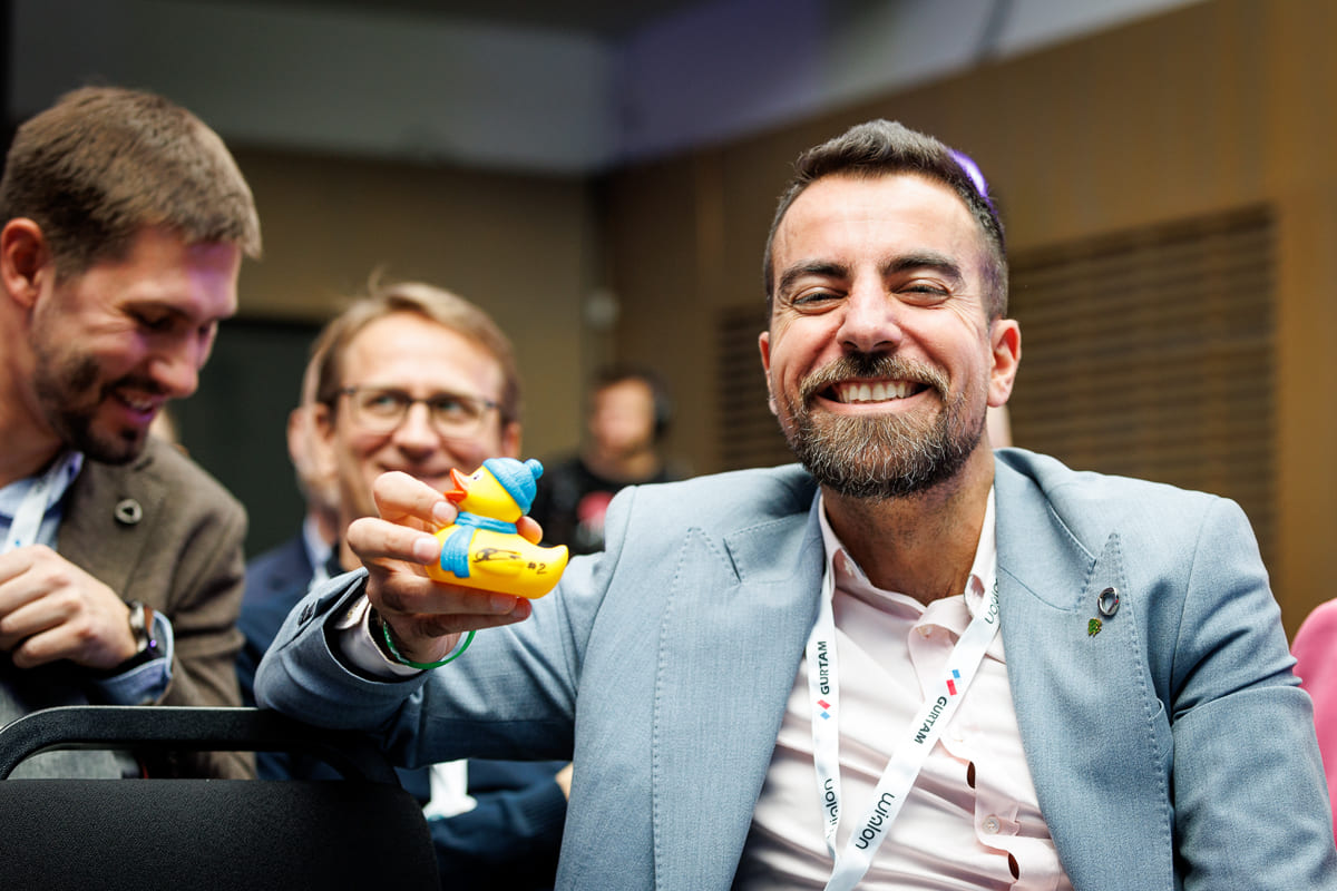 Счастливый обладатель особой уточки