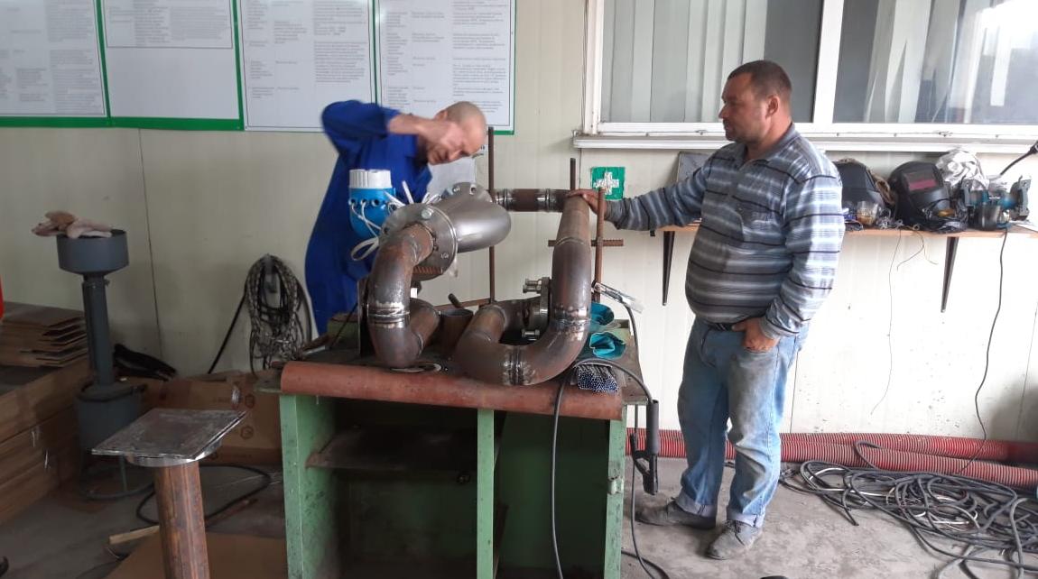 Soudage de tuyaux par gabarits dans l'atelier