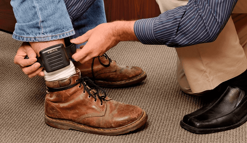 Ankle bracelet monitor hi-res stock photography and images - Alamy