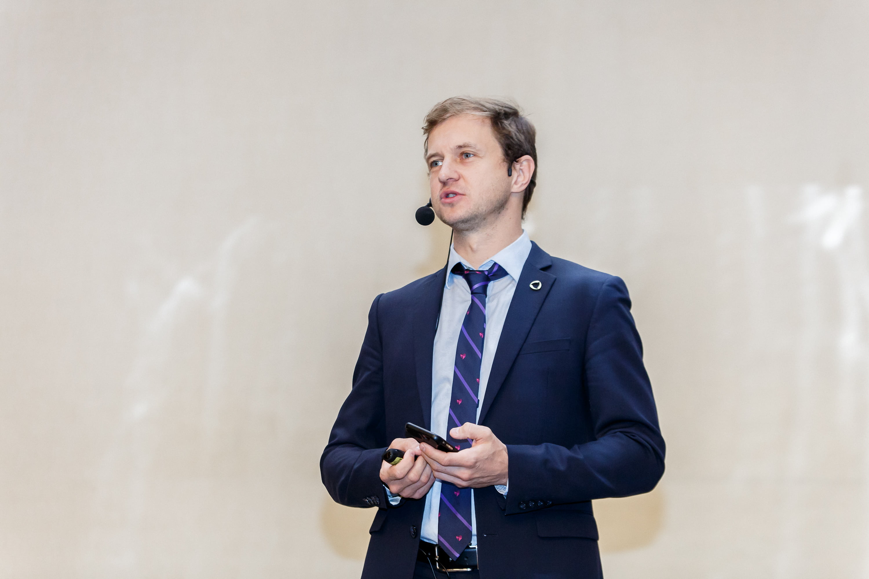 Warming up: trainings, quest, and speed dating