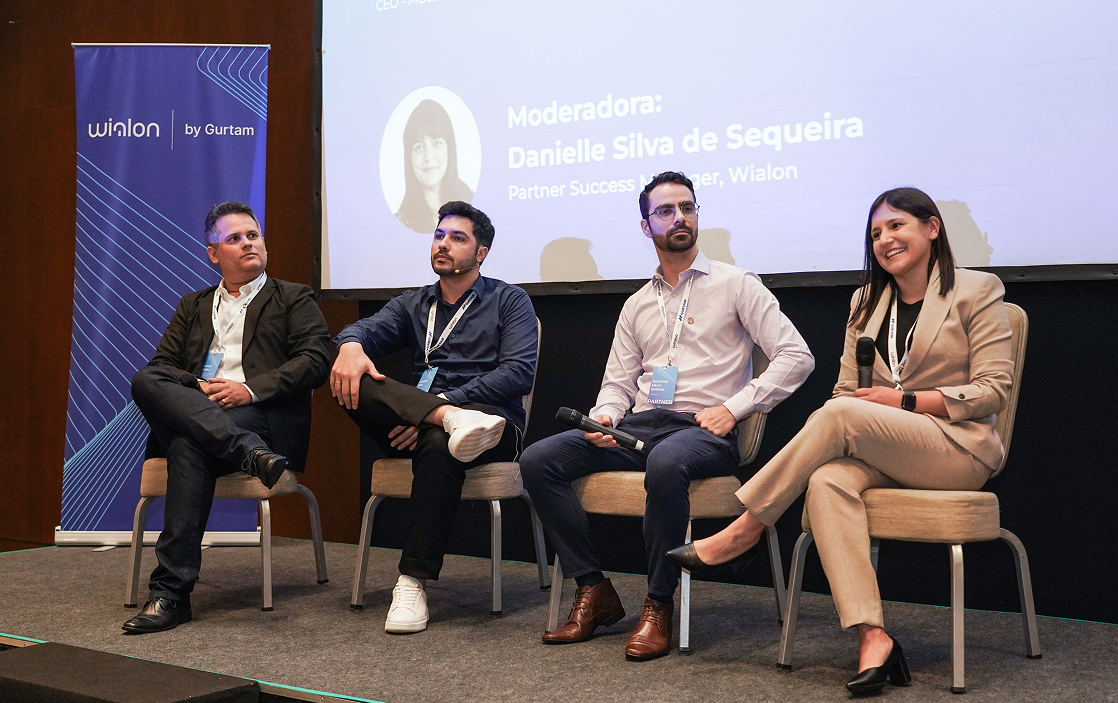 Participantes do painel de discussão